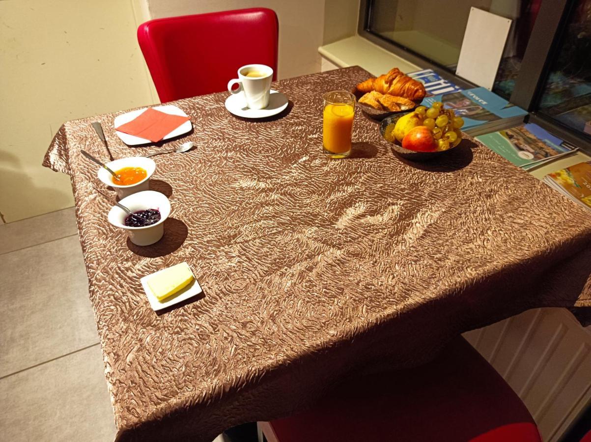 Les Pierres Folles Acomodação com café da manhã Rozier-en-Donzy Exterior foto